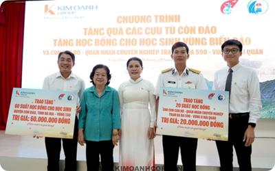 Quỹ từ thiện của Kim Oanh Group tặng học bổng tại Côn Đảo