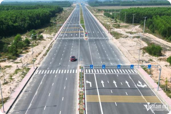 Cận cảnh 3 tuyến đường kết nối sân bay Long Thành đang dần hoàn thiện