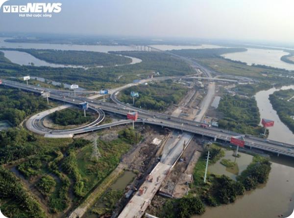 Tăng tốc thi công gần 15 km cầu cạn Vành đai 3 TP.HCM