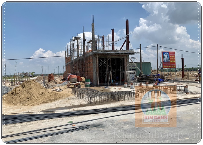 Nhà dân đang xây dựng tại khu TĐC Lộc An