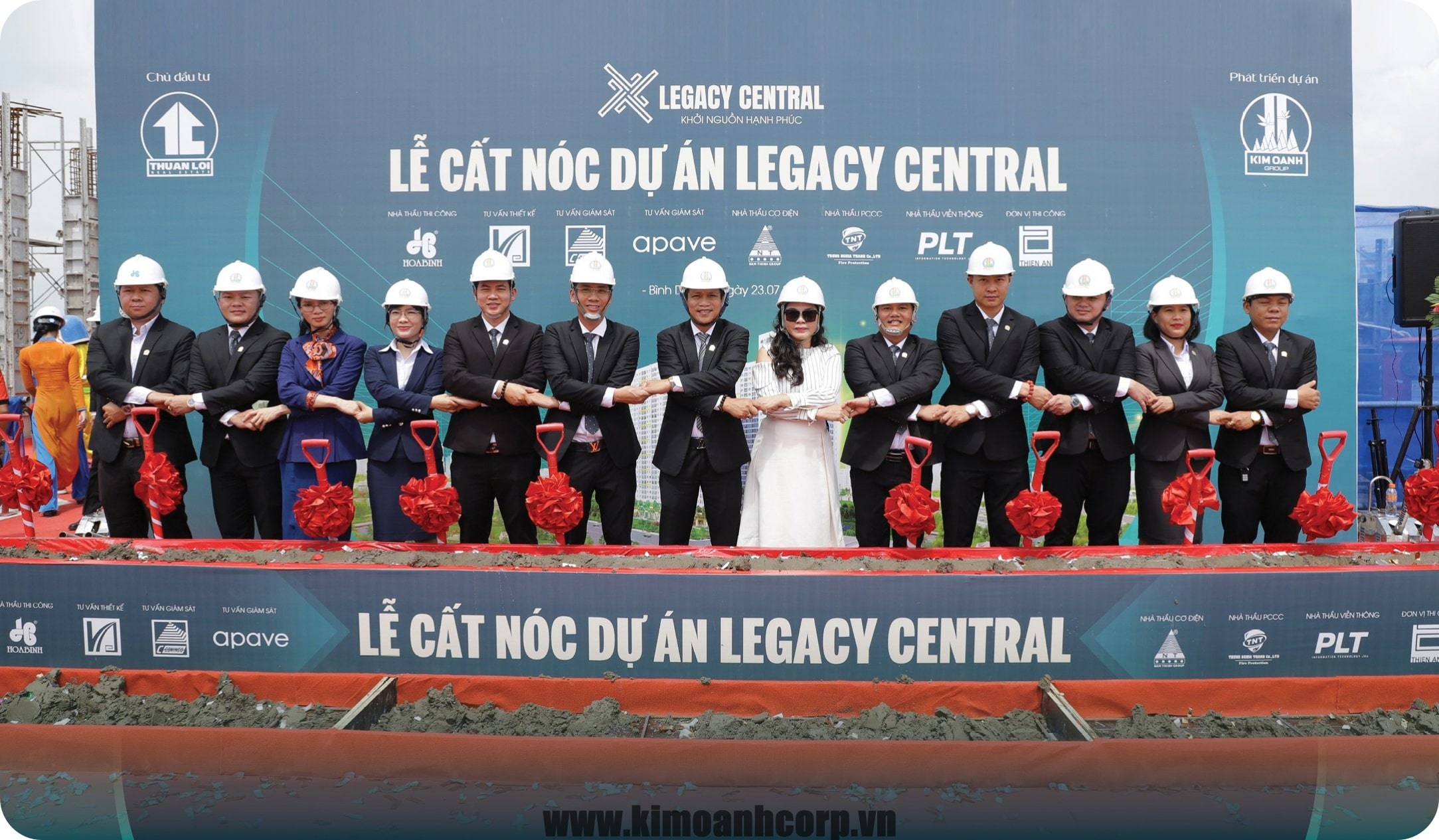 Ban Lãnh Đạo Tập Đoàn Địa Ốc Kim Oanh và Lễ Cất Nóc Dự Án Legacy Central. 